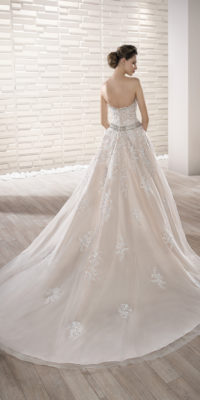 suknia ślubna Demetrios 686