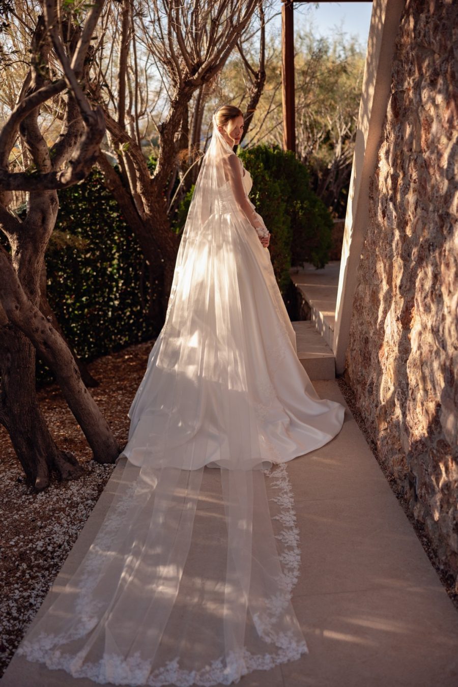 Suknia ślubna 1560D  - Demetrios - kolor DIAMOND WHITE - rozmiar 6 - Salon Le Mariage