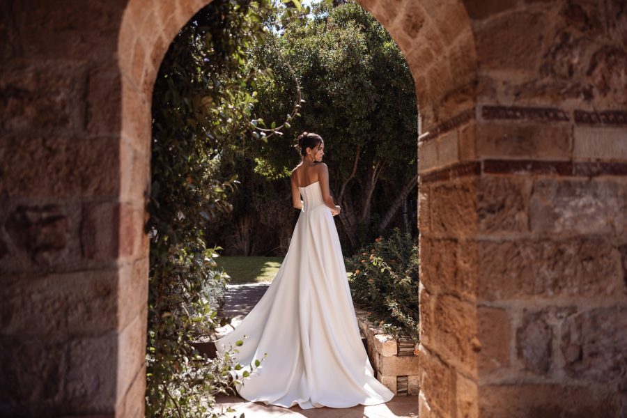 Suknia ślubna 8288M  - Cosmobella - kolor IVORY - rozmiar 6 - Salon Le Mariage