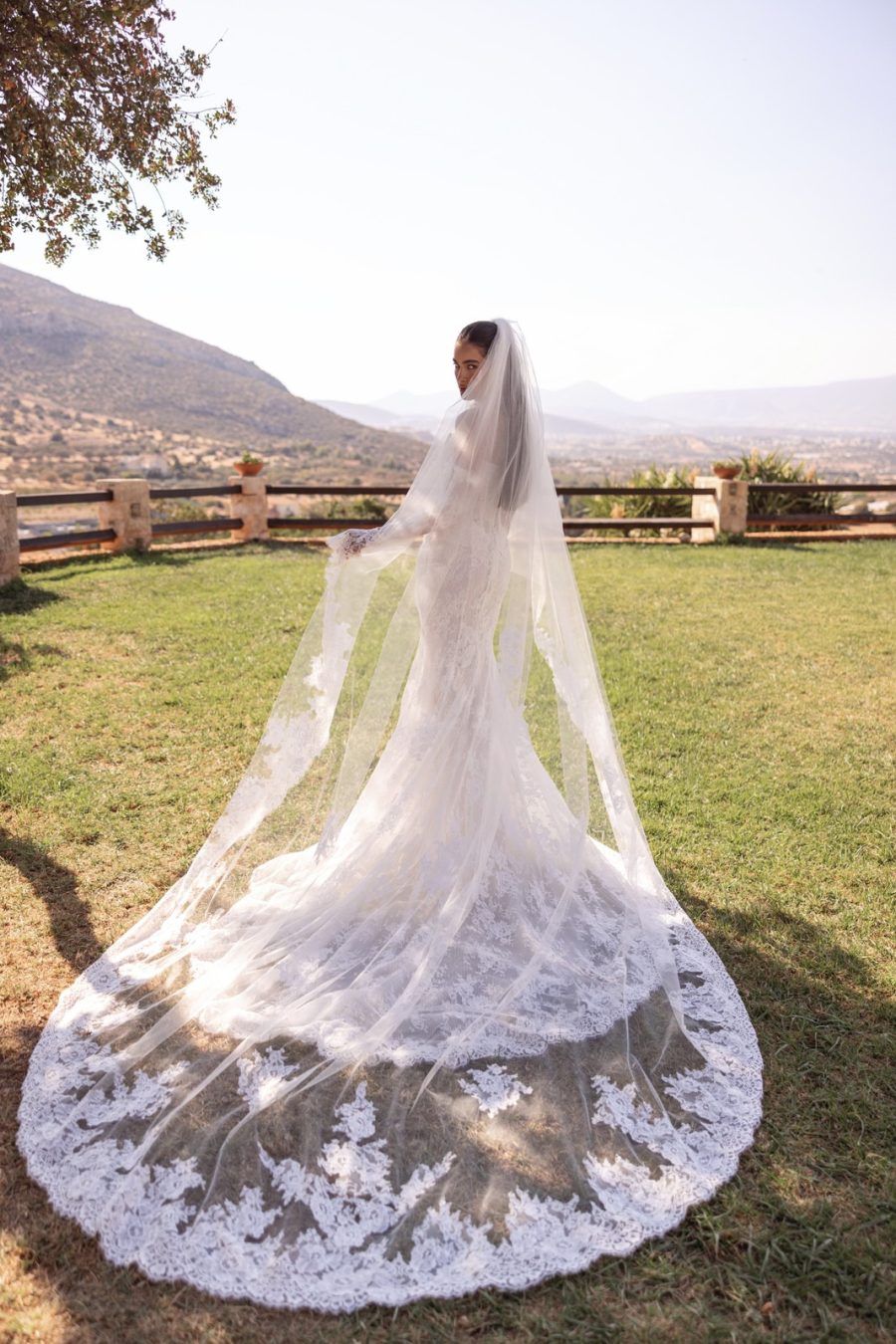 Suknia ślubna 8299  - Cosmobella - kolor IVORY/SHEER/NUDE - rozmiar 6 - Salon Le Mariage