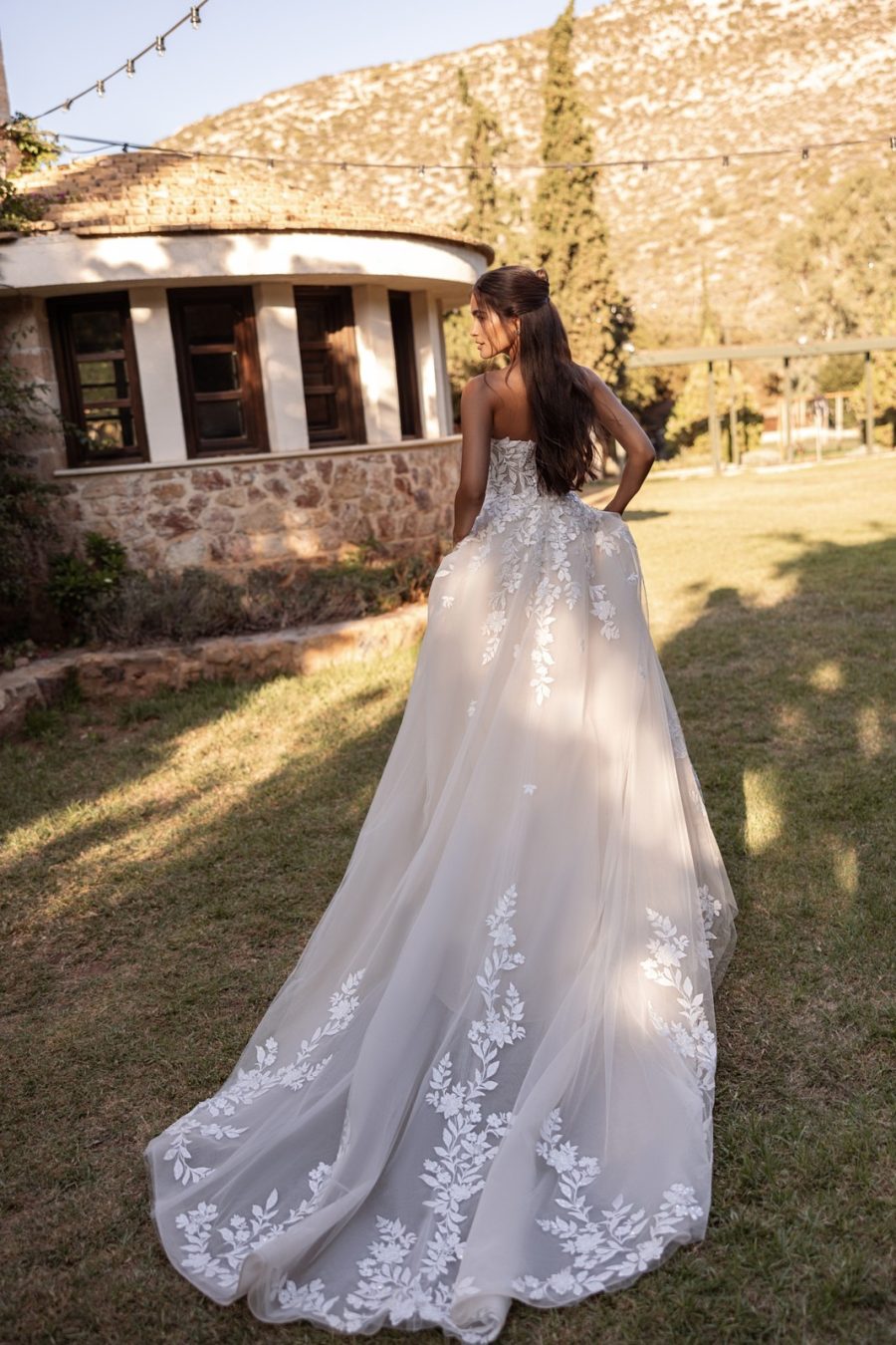Suknia ślubna 8312  - Cosmobella - kolor IVORY/SHEER/NUDE/NATURAL - rozmiar 6 - Salon Le Mariage