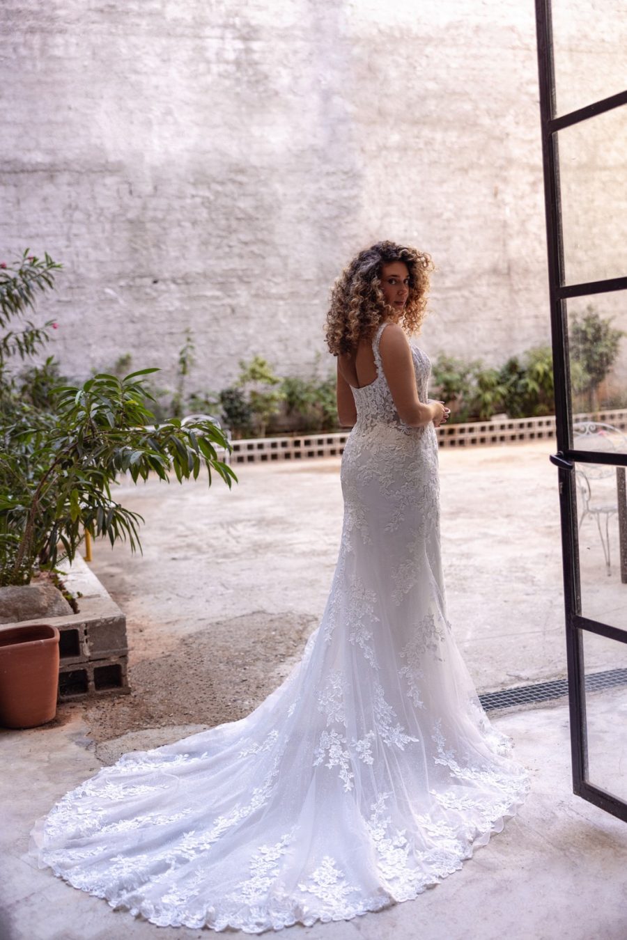 Suknia ślubna FL011  - Demetrios - kolor IVORY/SHEER - rozmiar 18FL - Salon Le Mariage